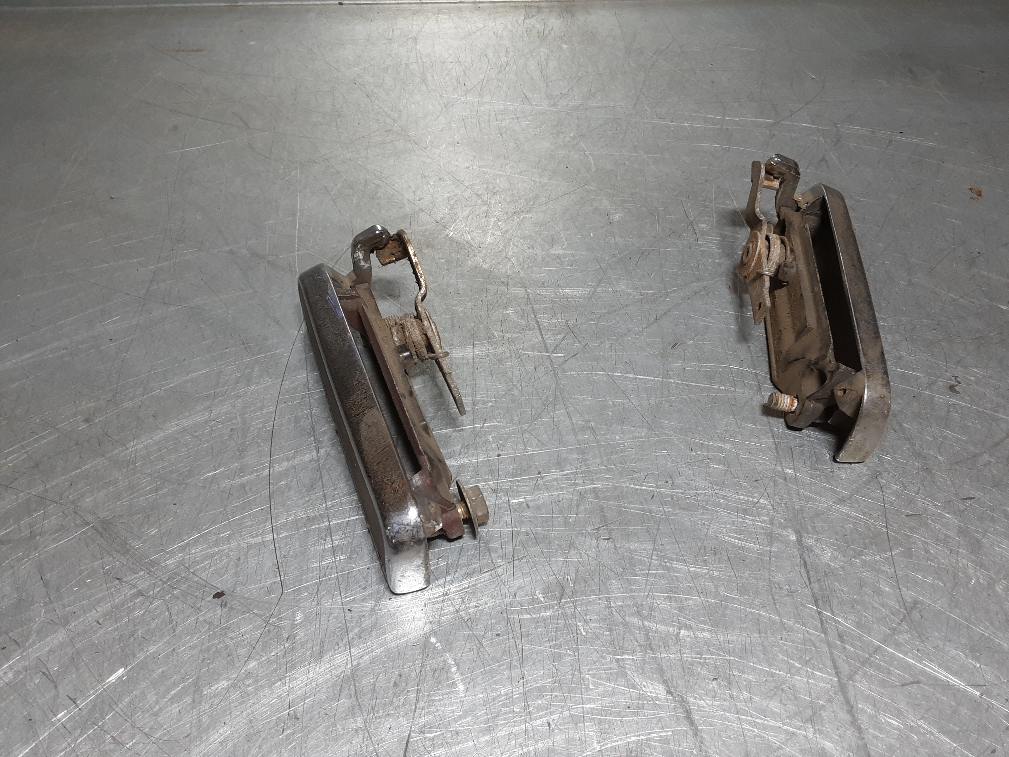 Deurklink, deurgreep rechts en links Opel Ascona B, Manta B, chroom.
