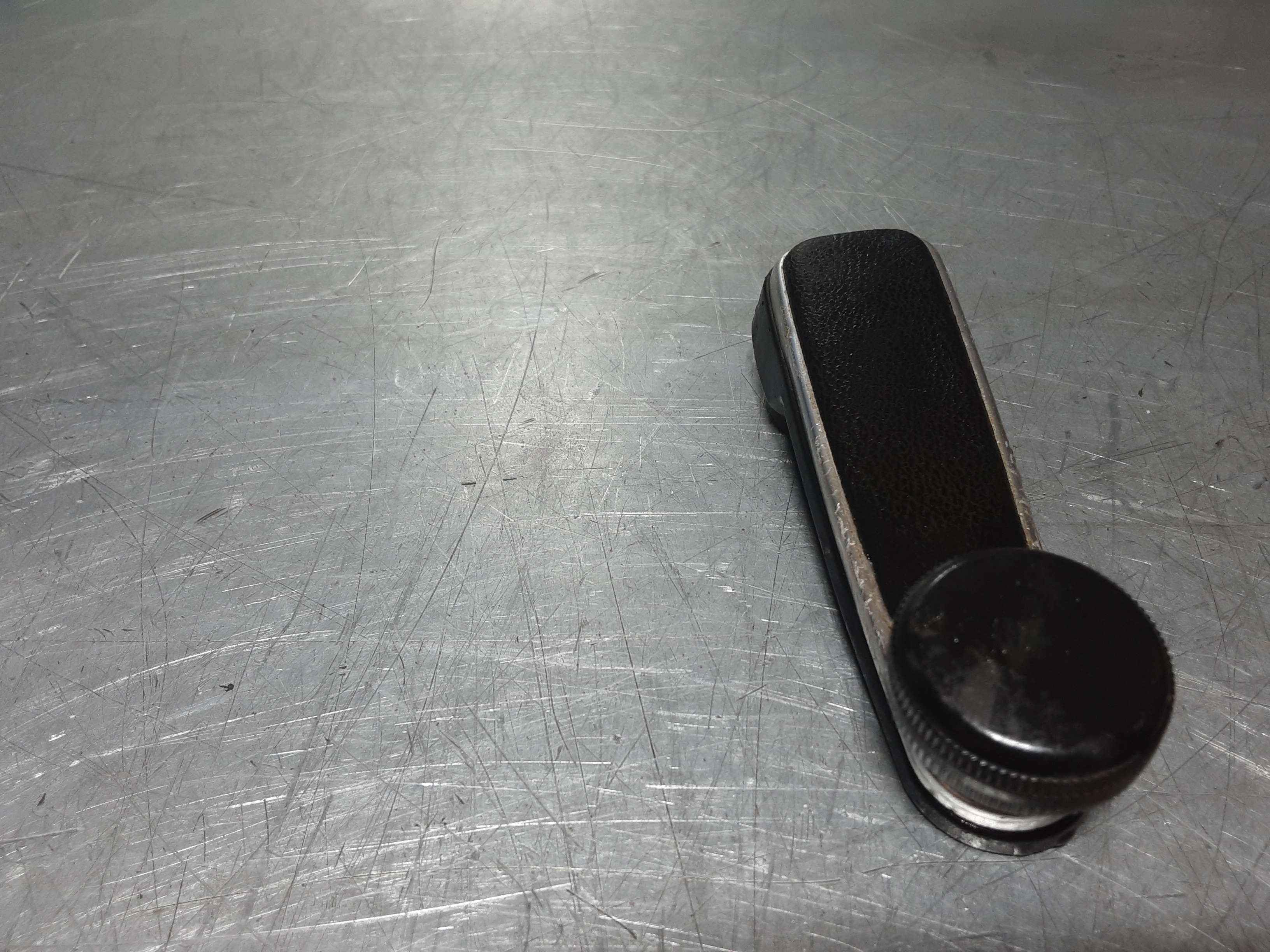 Raamslinger Opel Kadett C, zwart met chroom.