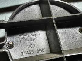 Grill Opel Manta A, geen sierlijsten erbij.