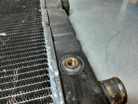 Radiator van een Opel Commodore C 2.5E Station automaat en airco.