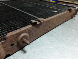 Radiator van een Opel Commodore C 2.5E Station automaat en airco.