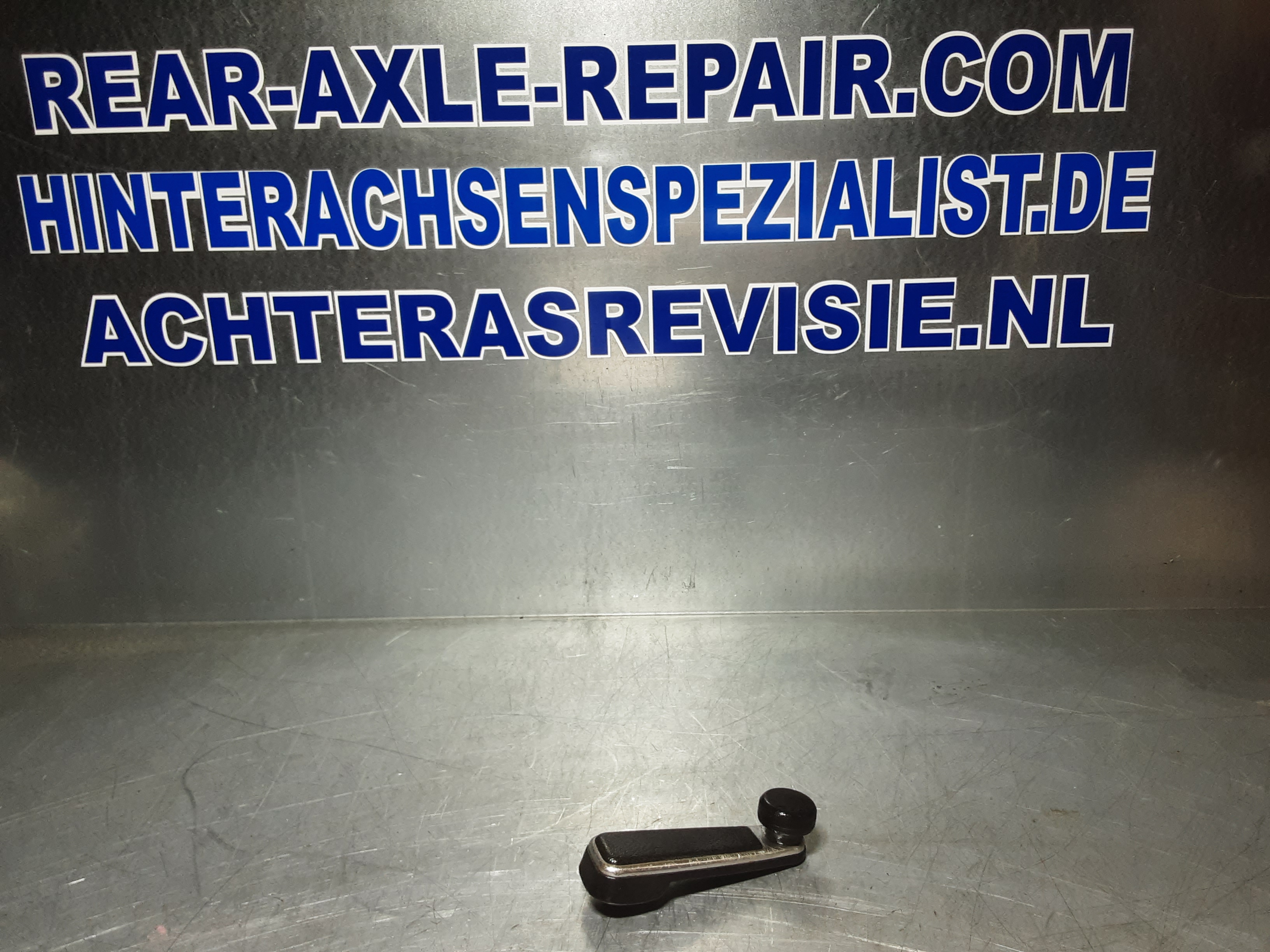 Raamslinger Opel Ascona B, Manta B, zwart met chroom.