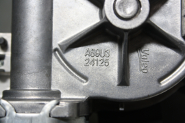 Wiper motor (rear) with arm of a Landrover 90 series (2023).