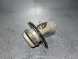 Benzine vulhals, vermoedelijk Opel Kadett B sedan.