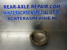 Cover for rear axle Opel with loop on the cover for brake duct