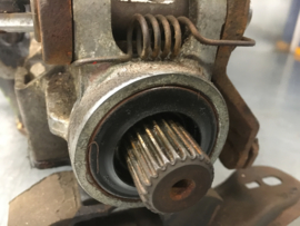 Versnellingsbak Opel CIH Manta Ascona (defect, voor onderdelen).