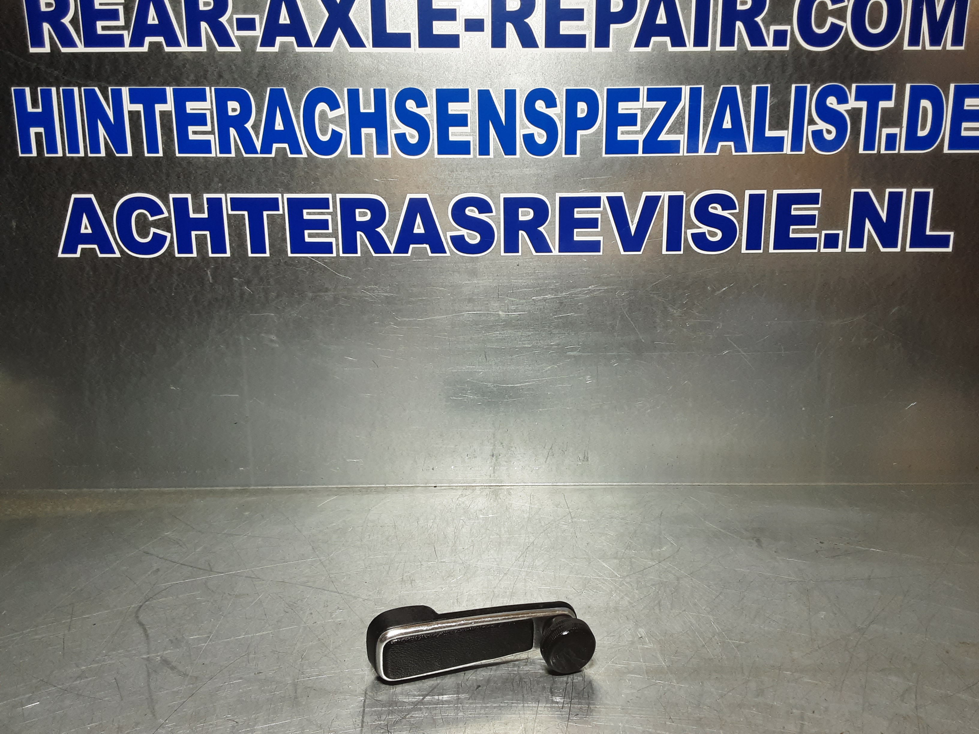 Raamslinger Opel Ascona B, Manta B, zwart met chroom.