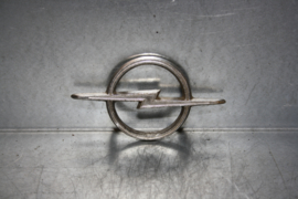 Embleem Opel Kadett B, gebruikt.
