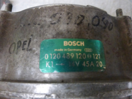 Dynamo merk Bosch, 14 Volt, 45 Ampere, Opel. Gebruikt.