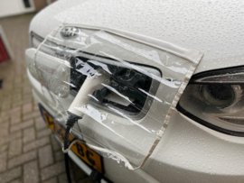 Raincover for charging electrical vehicles, with white edges