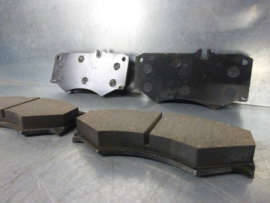 Remschoenenset, 14,8 cm lengte. 5,5 cm breed