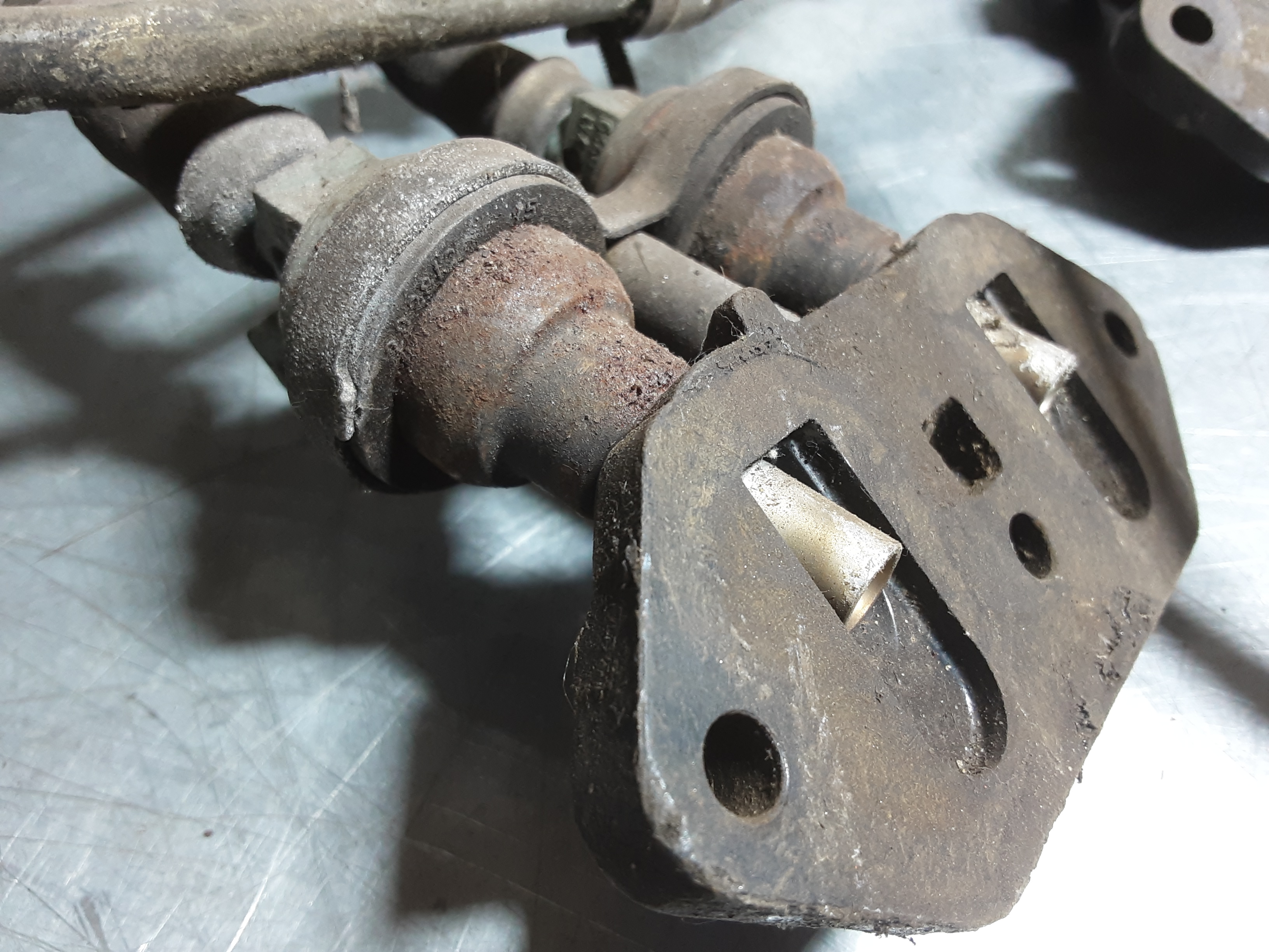 Injectiegedeelte met zes groene injectoren Opel CIH motor.