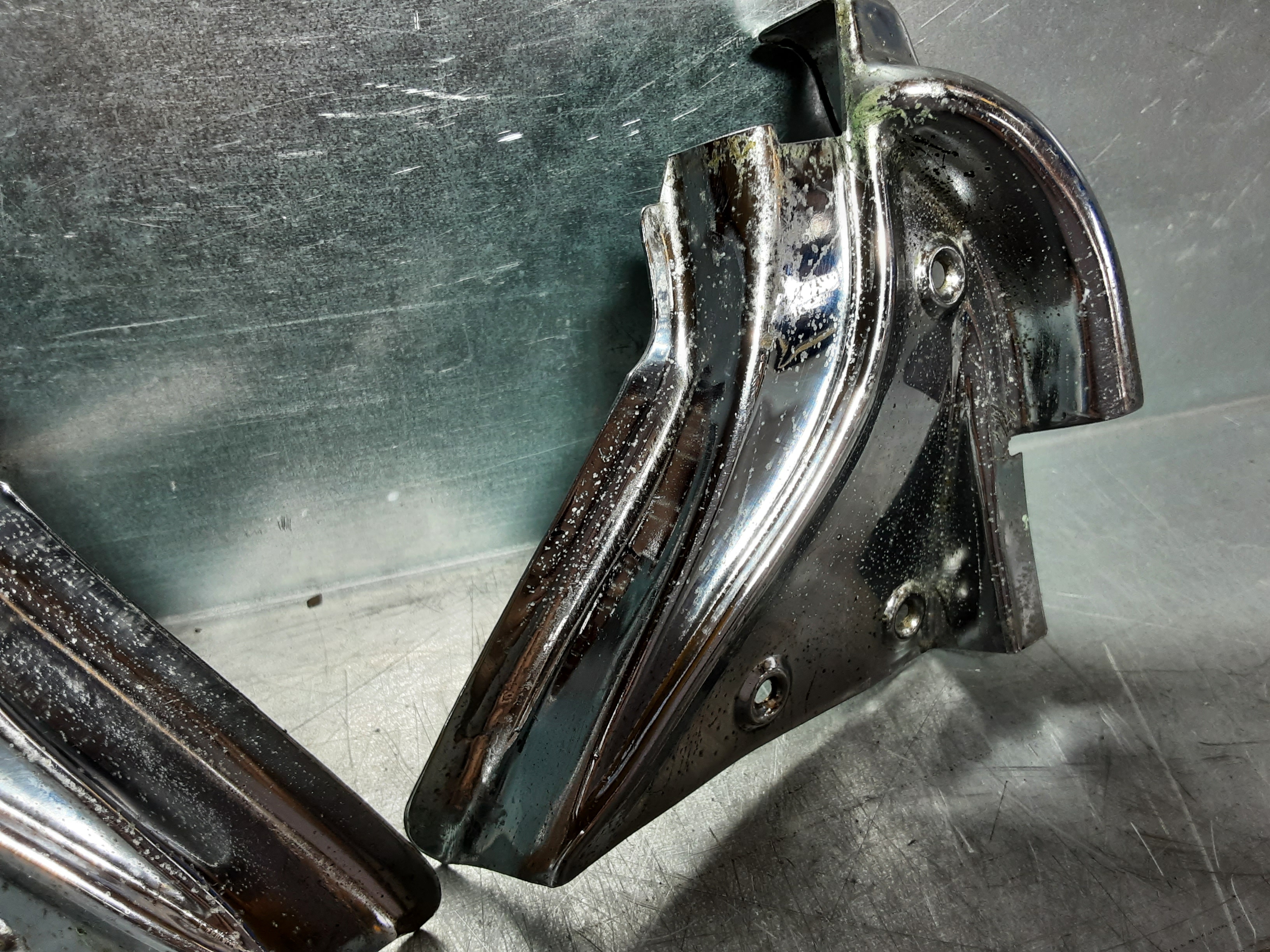 Beschermplaat deurstijl Opel Manta A, chroom.