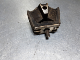 Motorrubber Opel Kadett D 12S OHC en 13 voorzijde links.