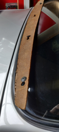 Hoedenplank gedeelte bij achterruit Opel Manta A.