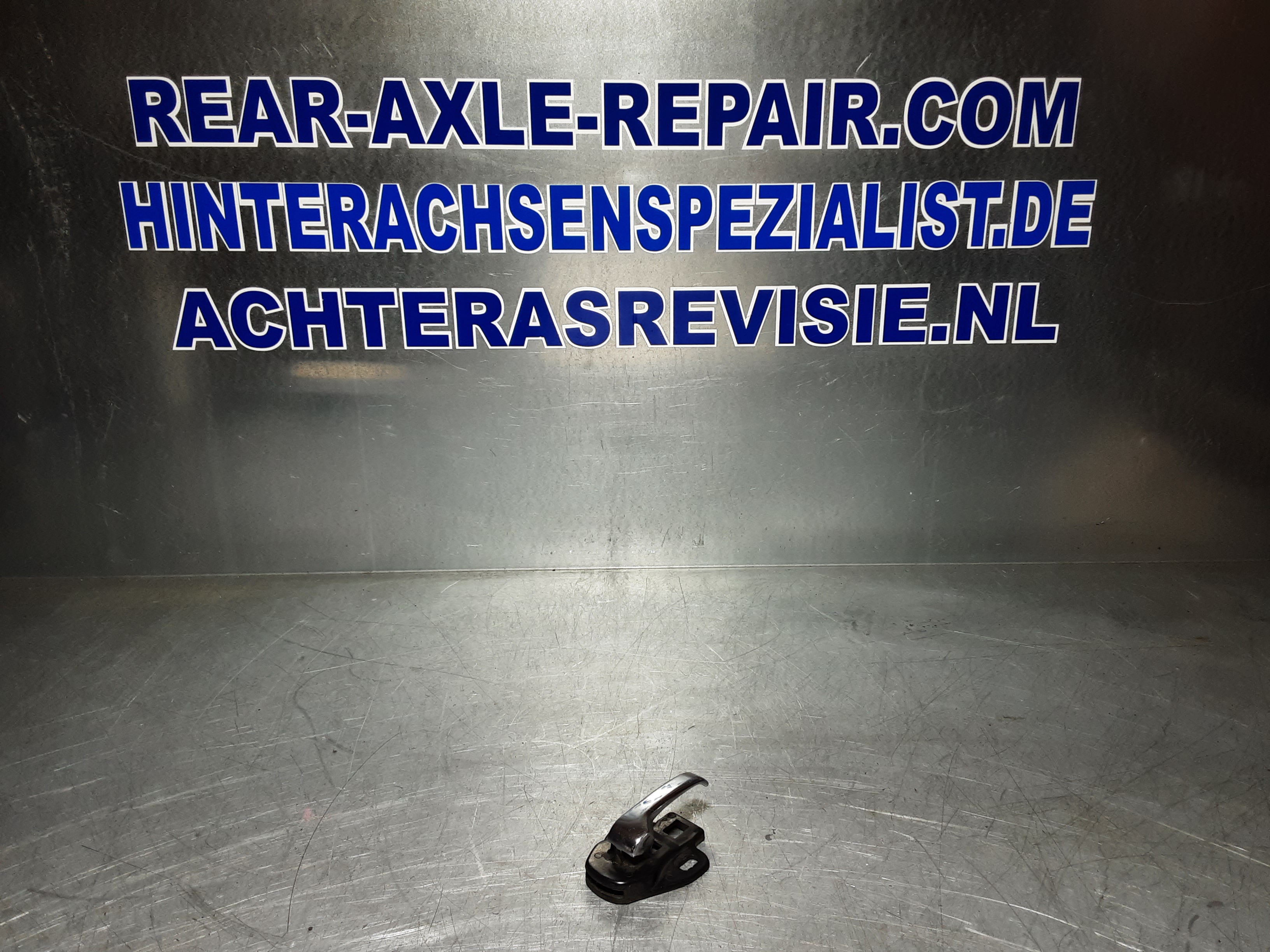 Deurhandle, deurhendel Opel Kadett C, links.