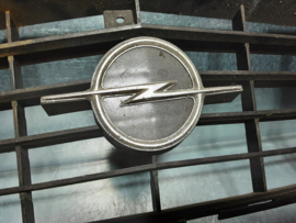 Grill Opel Manta A, geen sierlijsten erbij.