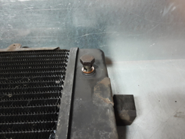 Radiator van een Opel Commodore C 2.5E Station automaat en airco.