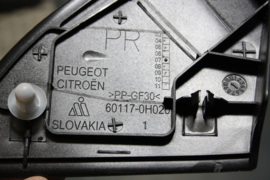 Citroen C1, Peugeot 107, rechter spatbordbeschermer.