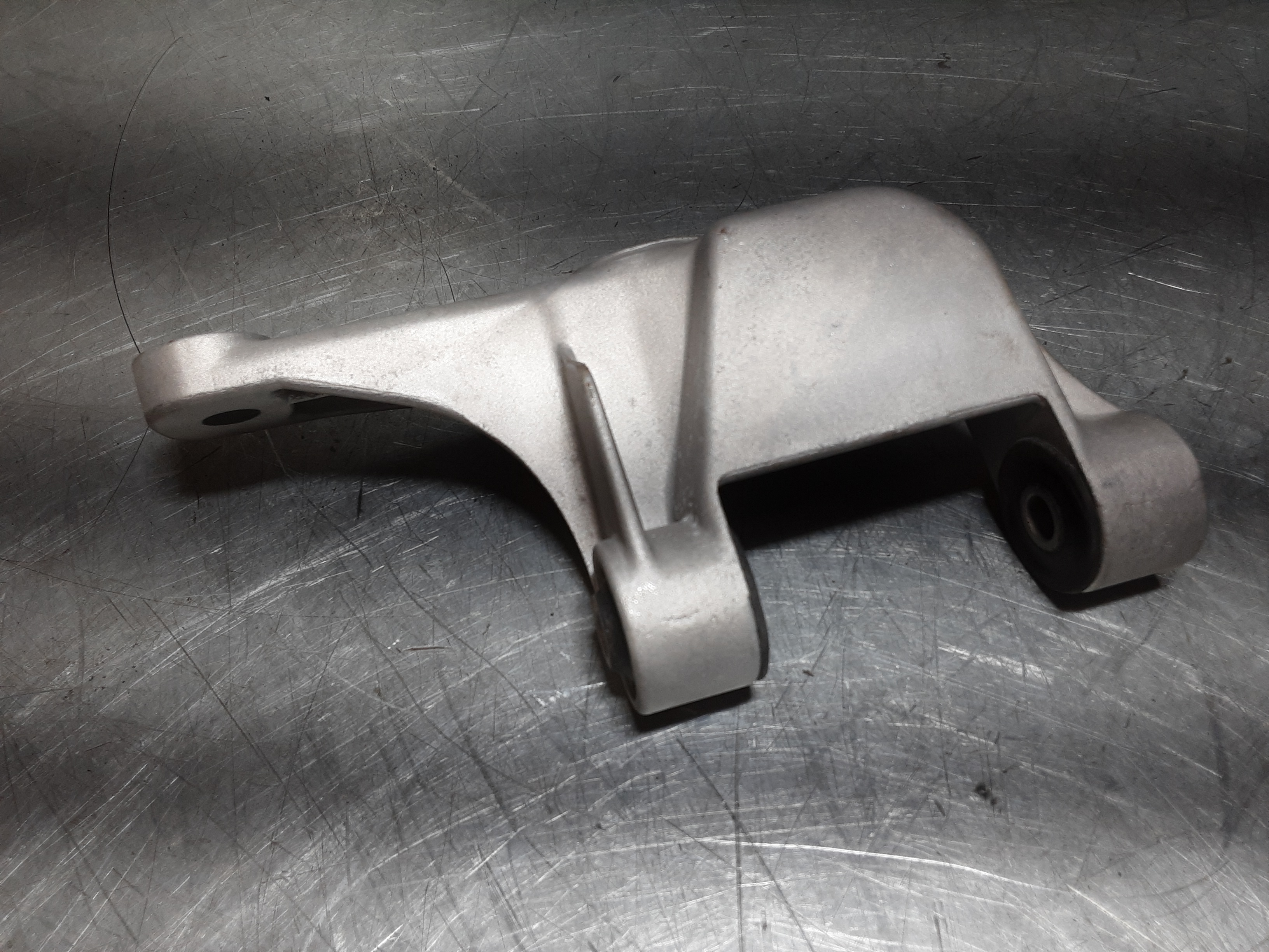 Dynamosteun voor Opel GT, Opel Rekord C D E, Opel Manta A, Manta B.