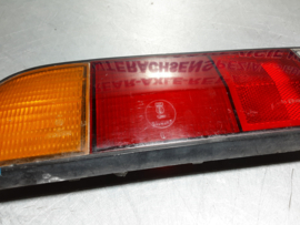 Achterlicht links Opel Manta B met zwarte rand, merk Hella.