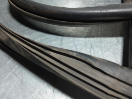 Achterraam rubber Opel Manta B.