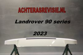 Landrover 90 series (bj 2023) achterspoiler met remlicht (black smoke).