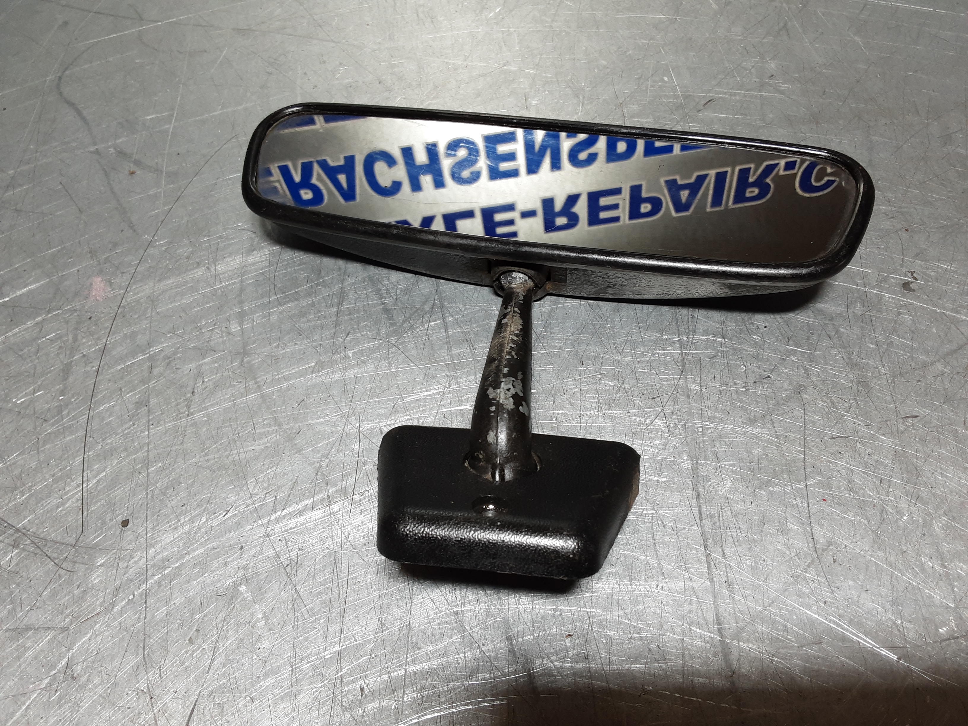 Binnenspiegel van een Opel Ascona B of Opel Manta B.