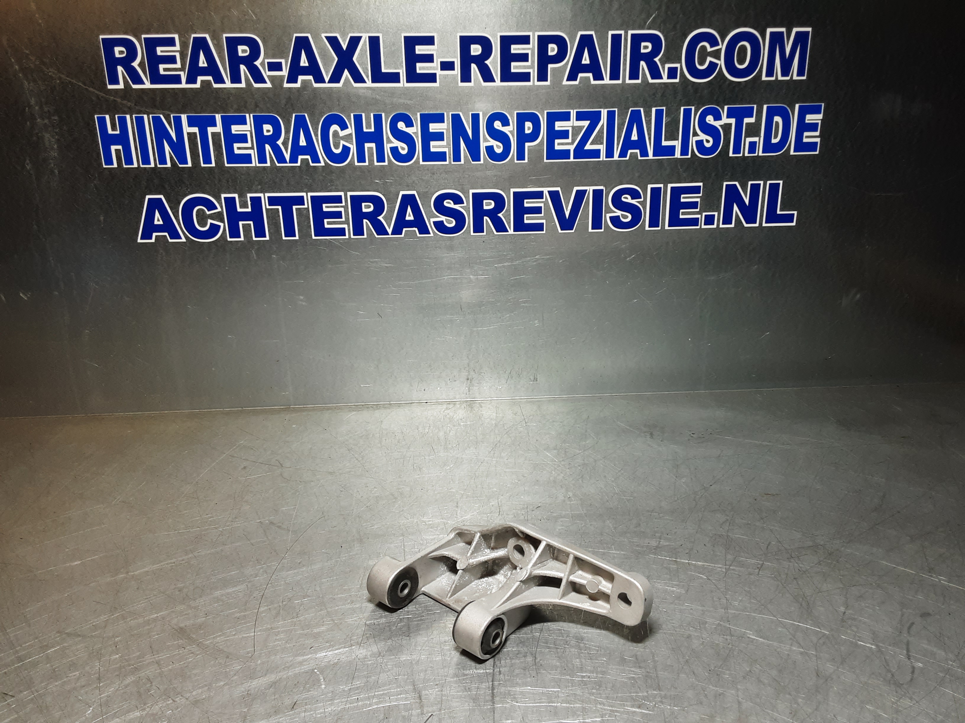 Dynamosteun voor Opel GT, Opel Rekord C D E, Opel Manta A, Manta B.