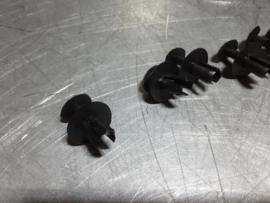 Clips om deurpanelen vast te zetten.