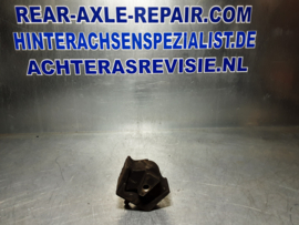 Motorrubber Opel Kadett D 12S OHC en 13 voorzijde links.