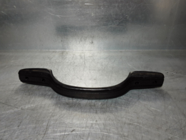 Zwarte handgreep Opel Manta A, zit in interieur.