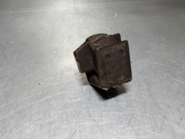 Motorrubber Opel Kadett D 12S OHC en 13 voorzijde links.