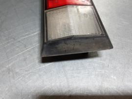 Achterlicht links Opel Manta B met zwarte rand, merk Hella.
