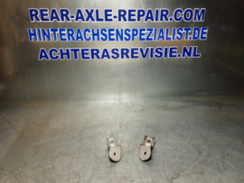Bumpersteun  links en rechts Opel Manta A, achterkant.
