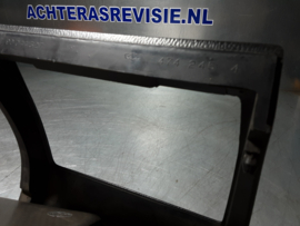 Opel Rekord E, cover for the radio and heater part