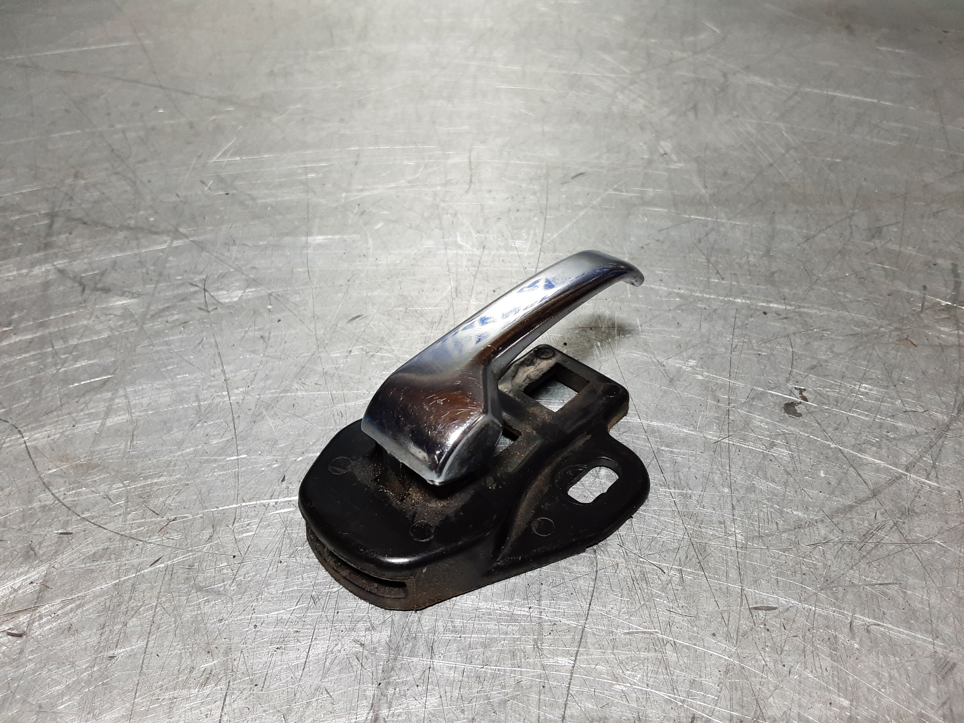 Deurhandle, deurhendel Opel Kadett C, links.