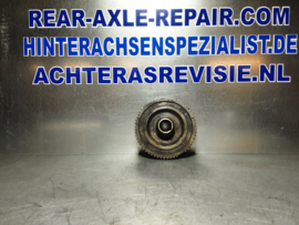 Krukas poelie van een Opel C2.4NE motor.
