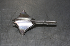 Embleem Opel Manta A (zit op voorscherm).