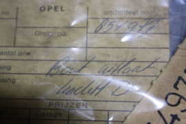 Opel Kadett D, 2 bouten tbv uitlaat, nummer 854977