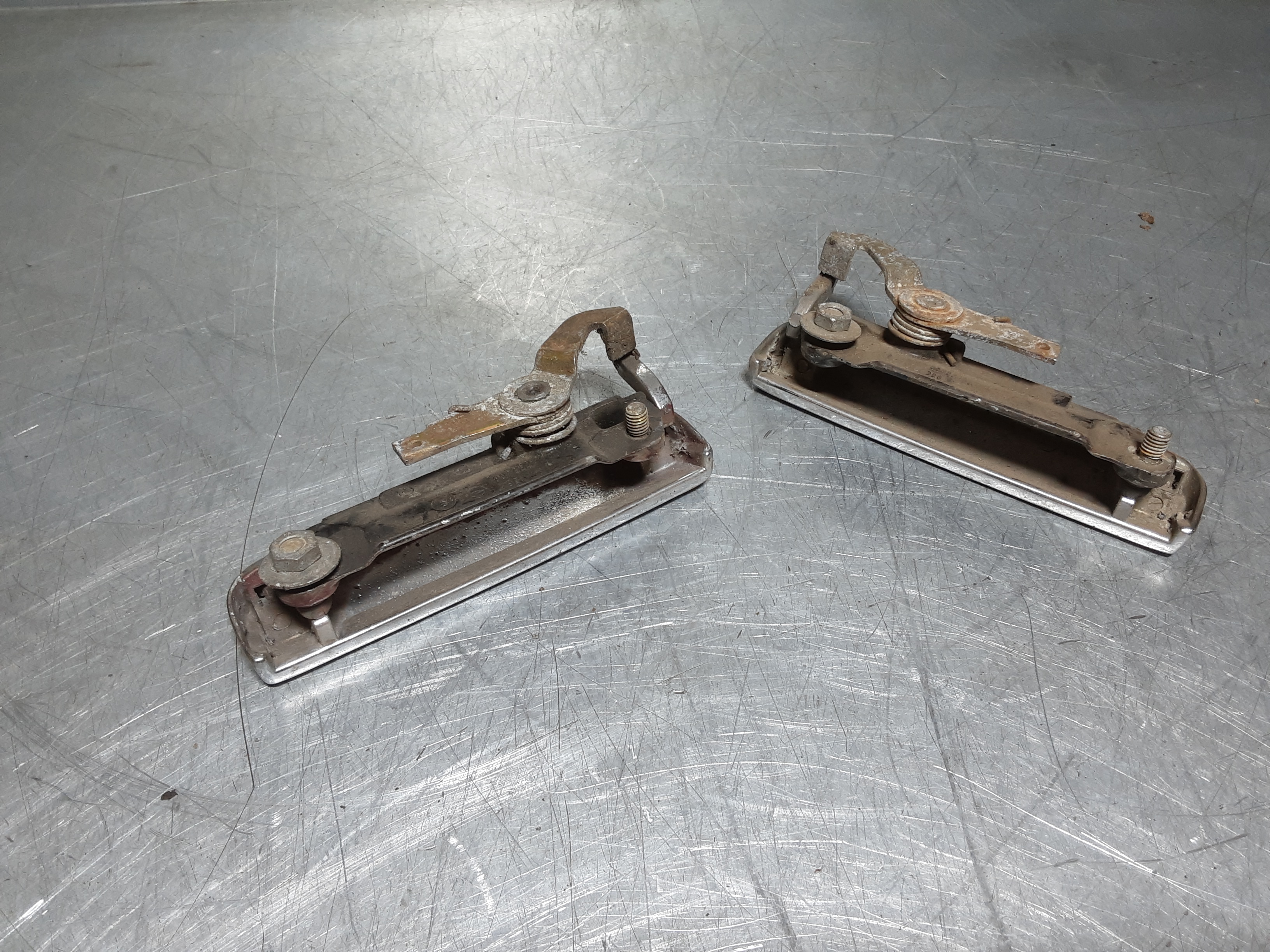 Deurklink, deurgreep rechts en links Opel Ascona B, Manta B, chroom.