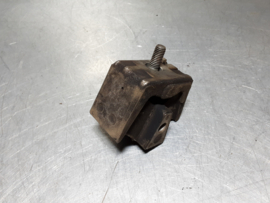 Motorrubber Opel Kadett D 12S OHC en 13 voorzijde links.