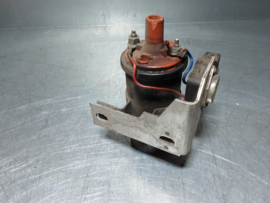 Bobine met condensator van een  Opel 4 cilinder CIH motor.