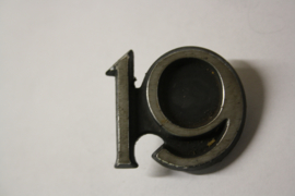 Opel Ascona A embleem "19", gebruikt.