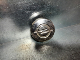 Opel naafkapje van een 13 inch velg, chroom.