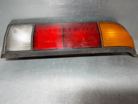 Achterlicht rechts Opel Manta B met zwarte rand, merk Hella.