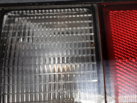 Achterlicht rechts Opel Manta B met zwarte rand, merk Hella.