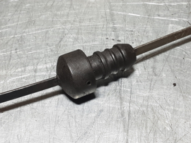 Opel oliepeilstok 9275384, met ontluchtingsgaatje in het rubber.
