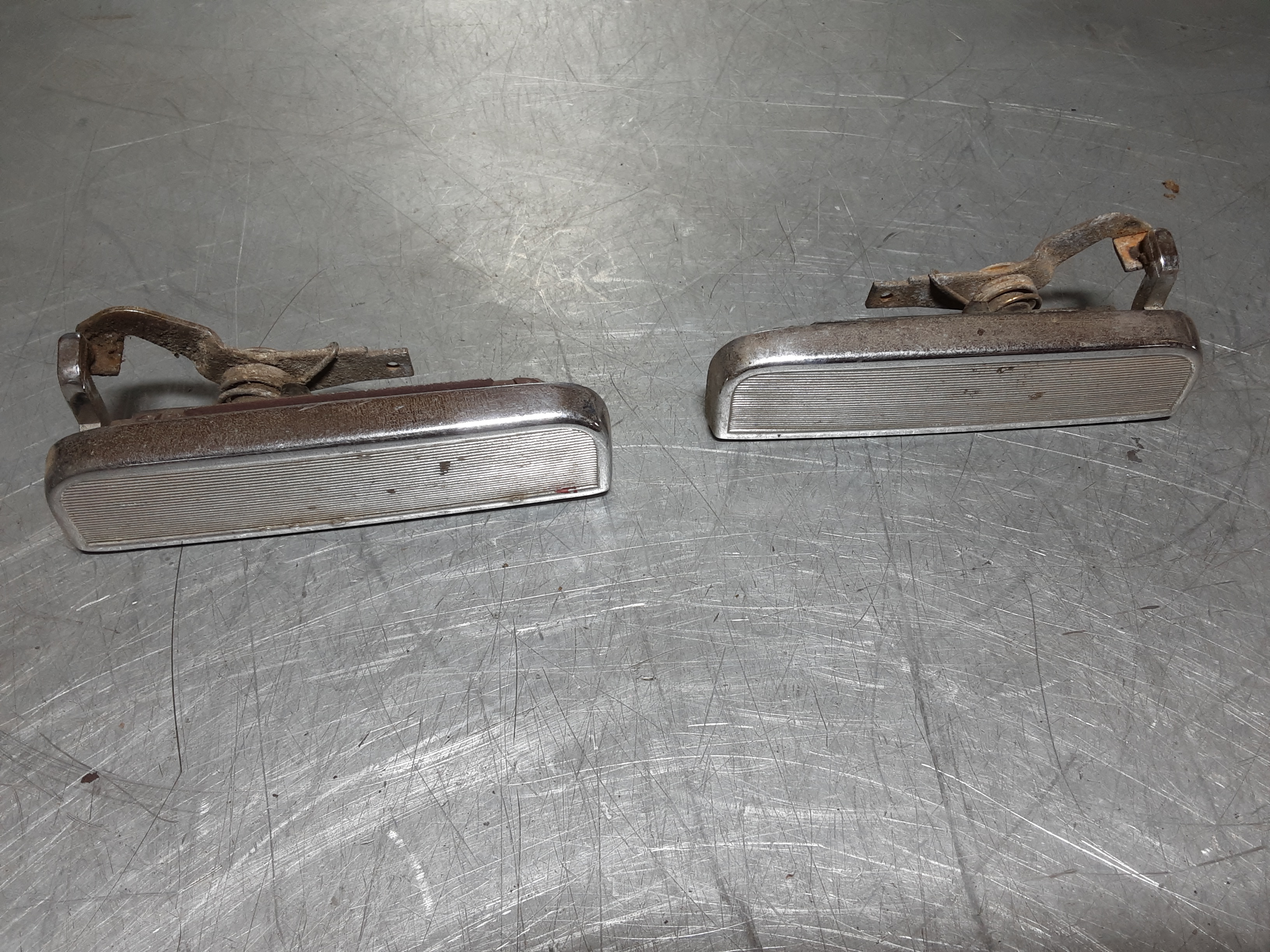 Deurklink, deurgreep rechts en links Opel Ascona B, Manta B, chroom.