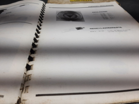 Boek met gegevens over remmen van auto's uit de jaren 60 en 70.